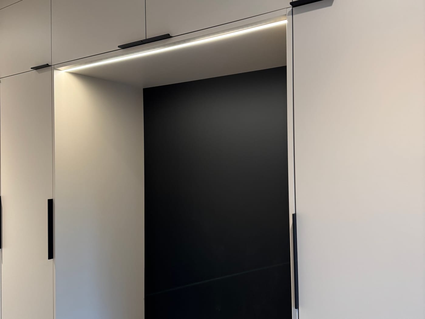 Entry hallway with linear LED accent lighting